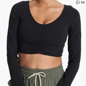 Vuori Black Long Sleeve Crop bra Top small